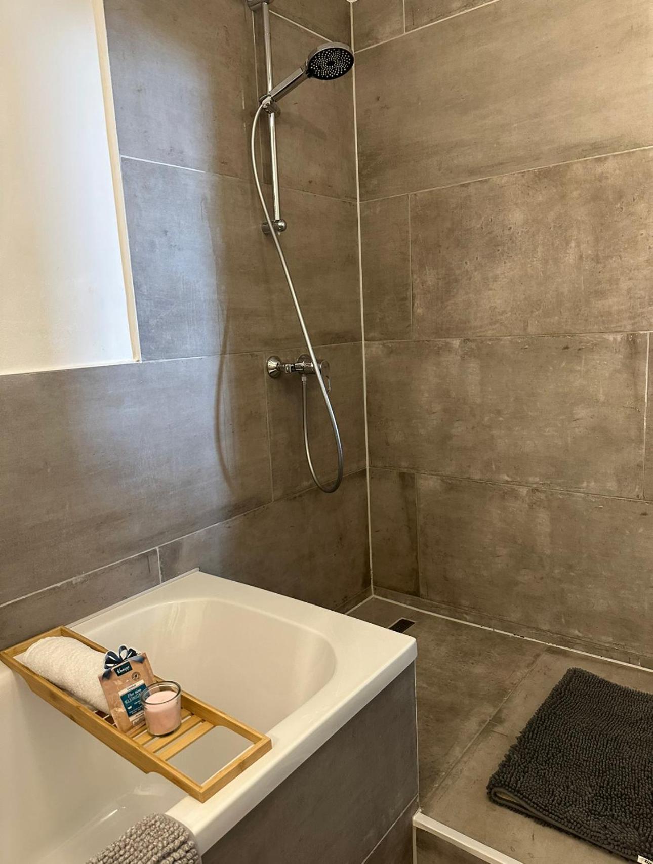Deluxe Mit Terrasse Appartamento Duisburgo